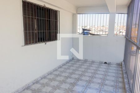 Casa à venda com 150m², 4 quartos e 2 vagas Casa à venda com 150m², 4 quartos e 2 vagasVaranda