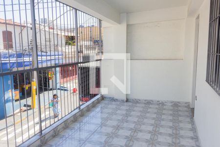 Casa à venda com 150m², 4 quartos e 2 vagas Casa à venda com 150m², 4 quartos e 2 vagasVaranda