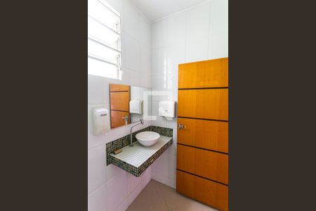 Casa à venda com 232m², 8 quartos e sem vagaBanheiro Social