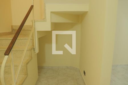 Detalhe Escada de casa para alugar com 2 quartos, 180m² em Saúde, São Paulo