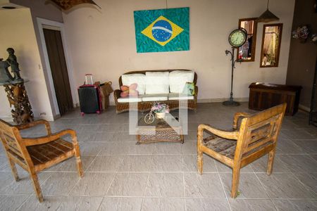 Casa de condomínio à venda com 600m², 3 quartos e 4 vagas Casa de condomínio à venda com 600m², 3 quartos e 4 vagasÁrea externa