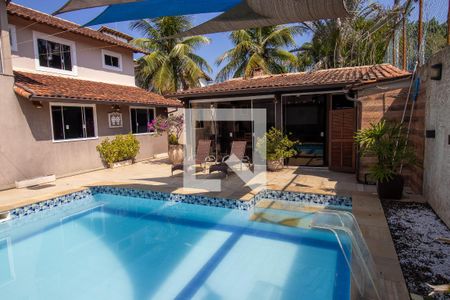 Casa de condomínio à venda com 600m², 3 quartos e 4 vagas Casa de condomínio à venda com 600m², 3 quartos e 4 vagasÁrea externa