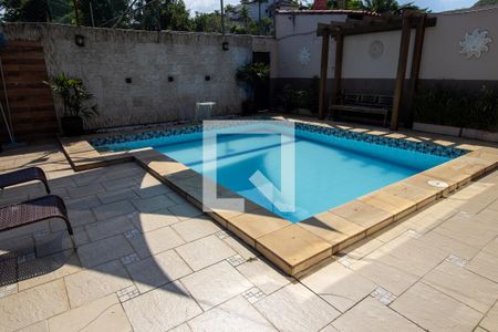 Casa de condomínio à venda com 600m², 3 quartos e 4 vagas Casa de condomínio à venda com 600m², 3 quartos e 4 vagasÁrea externa