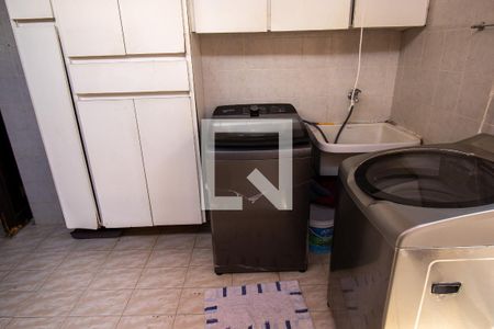 Casa de condomínio à venda com 600m², 3 quartos e 4 vagas Casa de condomínio à venda com 600m², 3 quartos e 4 vagasÁrea de serviço