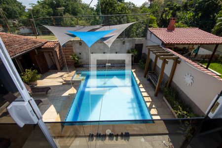 Casa de condomínio à venda com 600m², 3 quartos e 4 vagas Casa de condomínio à venda com 600m², 3 quartos e 4 vagasVista