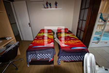 Casa de condomínio à venda com 600m², 3 quartos e 4 vagas Casa de condomínio à venda com 600m², 3 quartos e 4 vagasQuarto