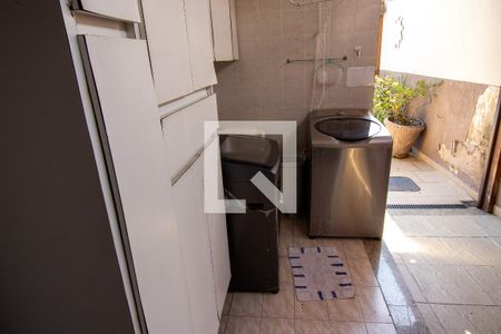 Casa de condomínio à venda com 600m², 3 quartos e 4 vagas Casa de condomínio à venda com 600m², 3 quartos e 4 vagasÁrea de serviço