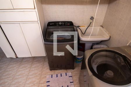 Casa de condomínio à venda com 600m², 3 quartos e 4 vagas Casa de condomínio à venda com 600m², 3 quartos e 4 vagasÁrea de serviço