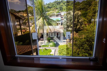 Casa de condomínio à venda com 600m², 3 quartos e 4 vagas Casa de condomínio à venda com 600m², 3 quartos e 4 vagasVista