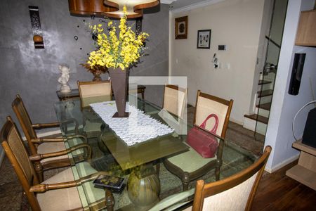 Casa de condomínio à venda com 600m², 3 quartos e 4 vagas Casa de condomínio à venda com 600m², 3 quartos e 4 vagasSala