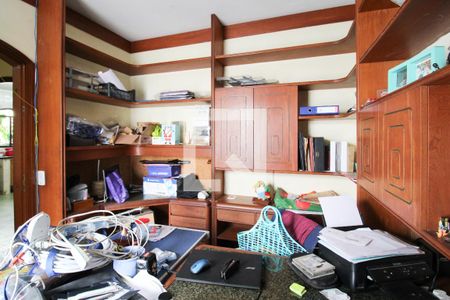 Casa à venda com 480m², 3 quartos e 6 vagasEscritório 