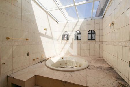 Banheiro da Suíte 1 de casa à venda com 3 quartos, 480m² em Indianópolis, São Paulo