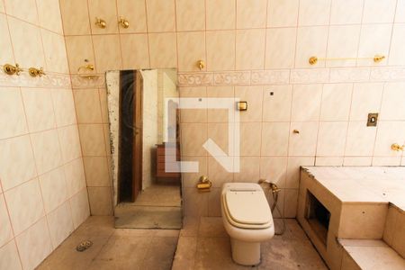 Casa à venda com 480m², 3 quartos e 6 vagasBanheiro da Suíte 1