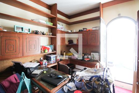 Casa à venda com 480m², 3 quartos e 6 vagasEscritório 