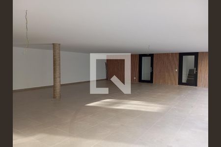 Casa à venda com 686m², 4 quartos e 4 vagas Casa à venda com 686m², 4 quartos e 4 vagasGaragem