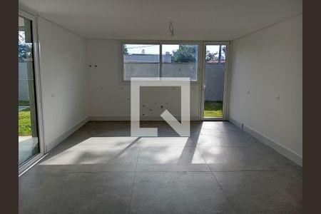 Casa à venda com 686m², 4 quartos e 4 vagas Casa à venda com 686m², 4 quartos e 4 vagasCozinha