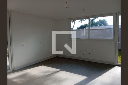 Casa à venda com 686m², 4 quartos e 4 vagas Casa à venda com 686m², 4 quartos e 4 vagasCozinha