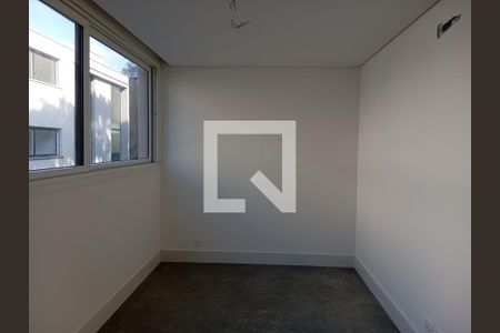 Casa à venda com 686m², 4 quartos e 4 vagas Casa à venda com 686m², 4 quartos e 4 vagasEscritório