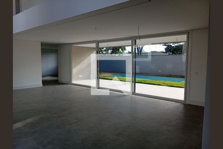 Casa à venda com 686m², 4 quartos e 4 vagas Casa à venda com 686m², 4 quartos e 4 vagasSala