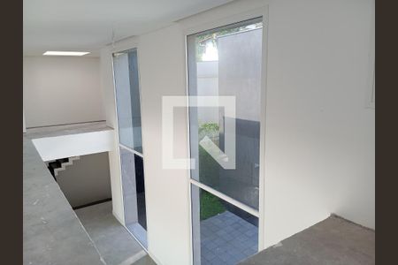 Casa à venda com 686m², 4 quartos e 4 vagas Casa à venda com 686m², 4 quartos e 4 vagasHall
