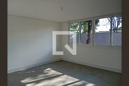 Casa à venda com 686m², 4 quartos e 4 vagas Casa à venda com 686m², 4 quartos e 4 vagasSala