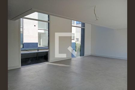 Casa à venda com 686m², 4 quartos e 4 vagas Casa à venda com 686m², 4 quartos e 4 vagasSala