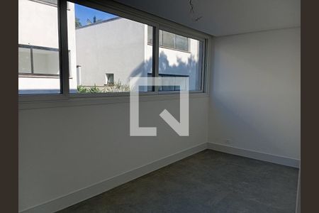 Casa à venda com 686m², 4 quartos e 4 vagas Casa à venda com 686m², 4 quartos e 4 vagasEscritório