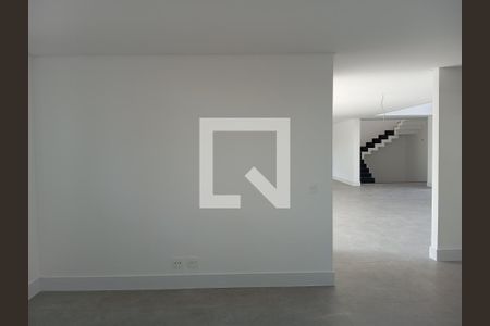 Casa à venda com 686m², 4 quartos e 4 vagas Casa à venda com 686m², 4 quartos e 4 vagasSala