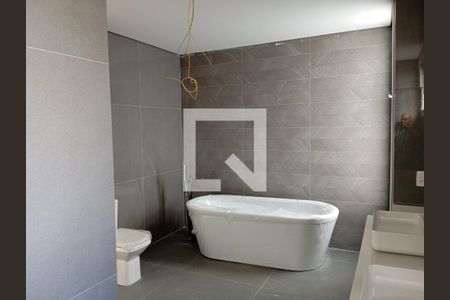 Casa à venda com 686m², 4 quartos e 4 vagas Casa à venda com 686m², 4 quartos e 4 vagasBanheiro Suíte 4