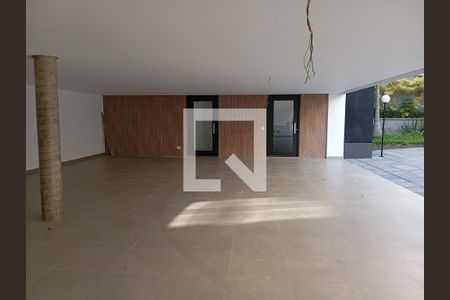 Casa à venda com 686m², 4 quartos e 4 vagas Casa à venda com 686m², 4 quartos e 4 vagasGaragem