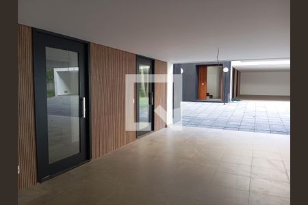 Casa à venda com 686m², 4 quartos e 4 vagas Casa à venda com 686m², 4 quartos e 4 vagasGaragem