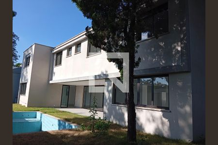 Casa à venda com 686m², 4 quartos e 4 vagas Casa à venda com 686m², 4 quartos e 4 vagasFachada