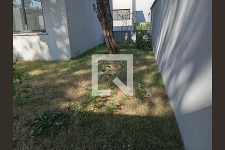 Casa à venda com 686m², 4 quartos e 4 vagas Casa à venda com 686m², 4 quartos e 4 vagasÁrea externa