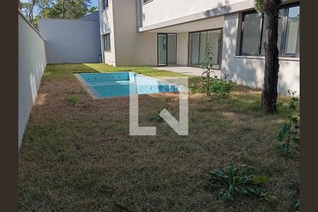 Casa à venda com 686m², 4 quartos e 4 vagas Casa à venda com 686m², 4 quartos e 4 vagasPiscina
