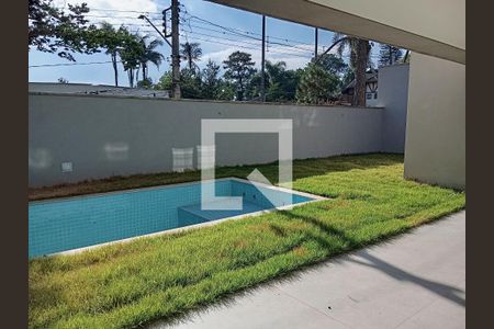 Casa à venda com 686m², 4 quartos e 4 vagas Casa à venda com 686m², 4 quartos e 4 vagasPiscina