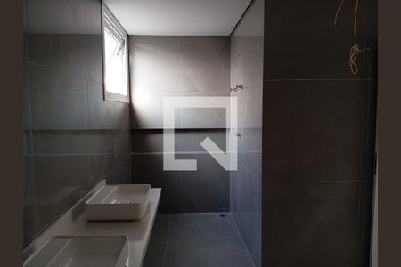 Casa à venda com 686m², 4 quartos e 4 vagas Casa à venda com 686m², 4 quartos e 4 vagasBanheiro Suite 4