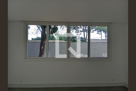 Casa à venda com 686m², 4 quartos e 4 vagas Casa à venda com 686m², 4 quartos e 4 vagasSala