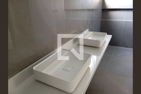 Casa à venda com 686m², 4 quartos e 4 vagas Casa à venda com 686m², 4 quartos e 4 vagasBanheiro Suite 4