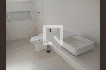 Casa à venda com 686m², 4 quartos e 4 vagas Casa à venda com 686m², 4 quartos e 4 vagasBanheiro Suite 2