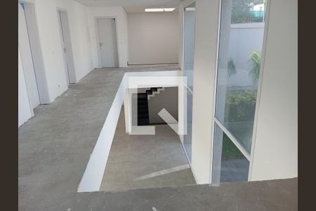 Casa à venda com 686m², 4 quartos e 4 vagas Casa à venda com 686m², 4 quartos e 4 vagasSala