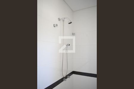 Banheiro da Suíte de casa de condomínio para alugar com 3 quartos, 60m² em Umbará, Curitiba
