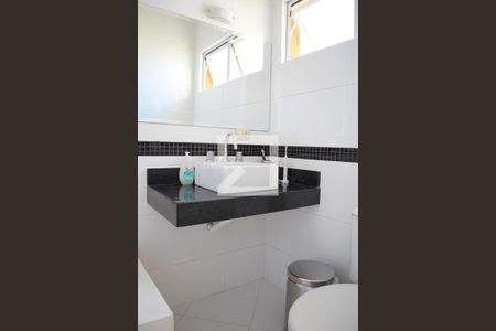 Banheiro da Suíte de casa de condomínio para alugar com 3 quartos, 60m² em Umbará, Curitiba