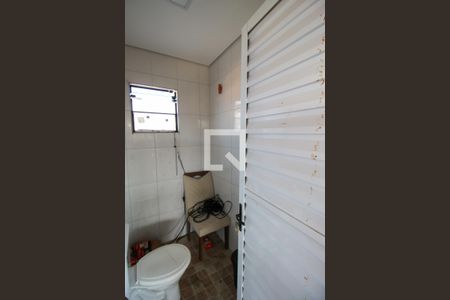 Casa à venda com 600m², 3 quartos e 2 vagas Casa à venda com 600m², 3 quartos e 2 vagasBanheiro de serviço