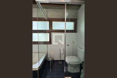 Casa de condomínio à venda com 400m², 5 quartos e 4 vagasBanheiro da Suíte 2