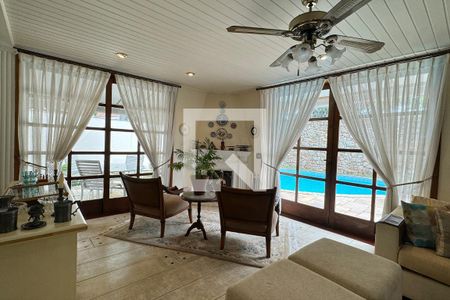 Casa de condomínio à venda com 400m², 5 quartos e 4 vagasSala