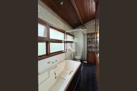 Casa de condomínio à venda com 400m², 5 quartos e 4 vagasBanheiro da Suíte 2