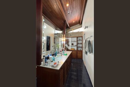 Casa de condomínio à venda com 400m², 5 quartos e 4 vagasBanheiro da Suíte 2