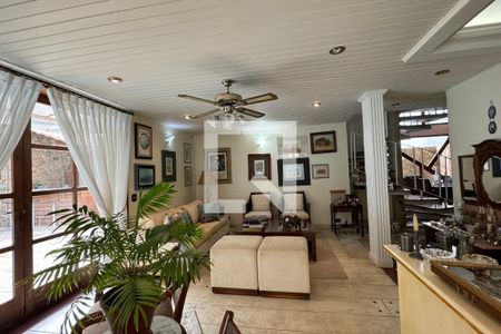 Casa de condomínio à venda com 400m², 5 quartos e 4 vagasSala