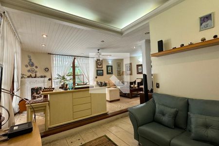 Casa de condomínio à venda com 400m², 5 quartos e 4 vagasSala de TV