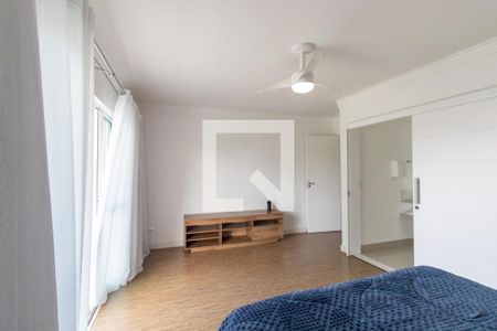 Quarto 1 Suíte de casa para alugar com 3 quartos, 200m² em Novo Mundo, Curitiba